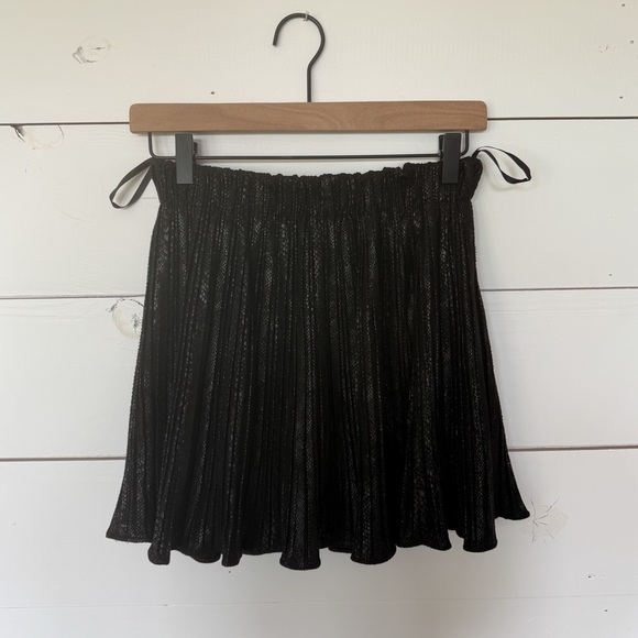 She & Sky Black Textured Pleated Mini Skirt - Picture 1 of 4